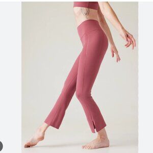 New with tag! Athleta Transcend Stash Crop Straight Leg pants yoga athletic